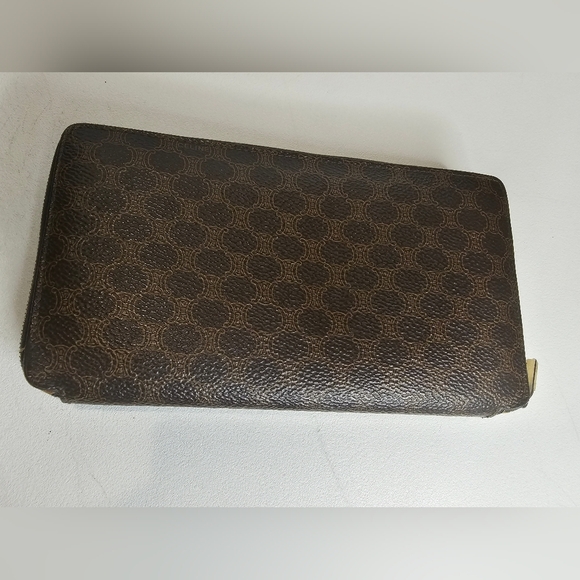 Authentic Celine Macadam zippy wallet. - Picture 4 of 10